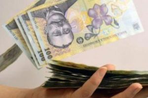 Delirul majorărilor salariale din burtă continuă