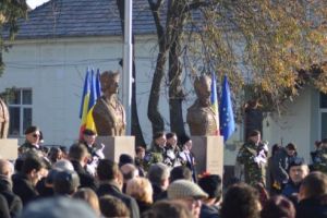 Grup statuar în cinstea „părinţilor Unirii” la Luduş