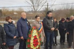 Centenarul la Tulcea. Depuneri de coroane si inaugurarea unui nou dispensar medical comunal Valea Nucarilor (galerie foto)