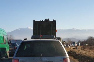 FOTO – Trafic bară la bară între Sibiu şi Vâlcea pe anumite sectoare de drum