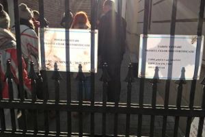 FOTO/ Vizitarea celulei lui Horea, de la Alba Iulia, a ajuns afacere privată. Marius Rotar, istoric: ”Stăpânu-i tot stăpân! 15 Ron intrarea sus la Poarta a III-a”