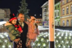 Cu brazi artificiali şi multe beculeţe, primarul Borcean vrea să-i impresioneze pe caransebeşeni de Crăciun [FOTO]