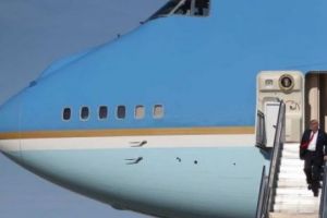 Trump trimite AERONAVA Boeing 747 pentru a TRANSPORTA corpul lui George H.W. Bush la Washington