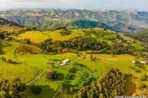 FOTO, VIDEO: Satele din Alba, situate pe acoperişul lumii. Locul unde există doar natură, Dumnezeu şi pace