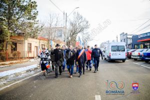 Marşul unirii, la Titu! Adversarii politici au îngropat securea războiului de Ziua Naţională