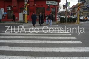 Sondaj de opinie: Constantenii vor sa aiba treceri de pietoni semaforizate pe baza de buton