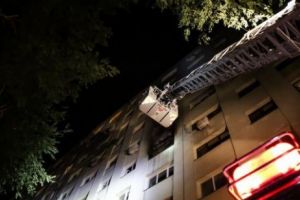 ALERTĂ în Capitală! Planşeul unei clădiri S-A PRĂBUȘIT. Informaţii de ULTIMĂ oră despre starea locatarilor