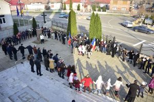 FOTO&VIDEO. Centenar la Botiz. Localnicii s-au reunit într-o horă tradiţională