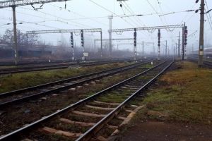 Circulaţie feroviară întreruptă câteva ore între Târgu-Jiu şi Bumbeşti-Jiu, din cauza unui fir de înaltă tensiune rupt! Un tren a fost oprit, iar altele au acumulat întârzieri