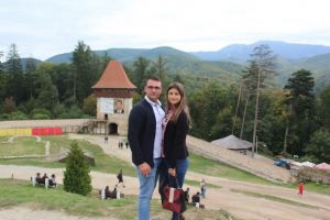 VIDEO – Un jandarm şi-a cerut iubita de soţie după Parada din Ziua Naţională