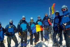 Drapelul României, arborat la 2.544 metri şi pe Masivul Postăvarul