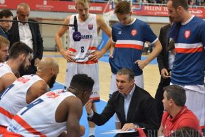 Baschetbaliştii de la CSM CSU Oradea joacă luni, la Timişoara