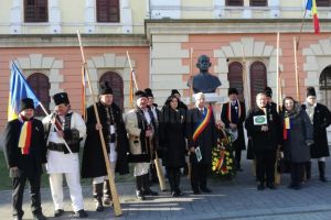 Suceava a dăruit un bust al unionistului Iancu Flondor oraşului Alba Iulia