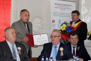 Iniţiatorii Proiectului ansamblului monumental al elitelor din Fălticeni au primit titlul de ...