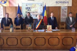 Şedinţă festivă de Consiliu Local, înmânări de diplome aniversare, depuneri de coroane, ...