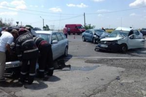 Accident cu 4 masini pe DN1, la Baicoi. Doua victime