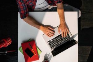 Cumpărături online fără frontiere, după intrarea în vigoare a noului regulament UE. Romanii pot cumpara online din orice tara europeana