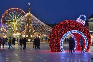 Vine Crăciunul! Urmează o săptămână plină de magie la Oradea: Bărbierul din Sevilla, concerte Phoenix, Fuego şi Inna