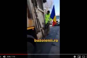 Viaţa bate filmul! Scene demne de 'Las Fierbinţi' în Buzău: La parada au defilat masinile de gunoi, excavatoare si carute! (VIDEO)