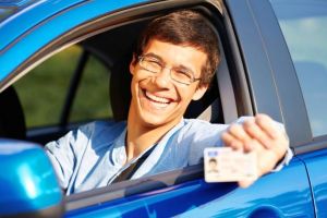 Veşi bune pentru şoferii cu permisul suspendat! Actul normativ a trecut de Senat