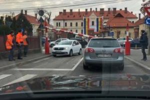 Bariera de pe Tăietura Turcului a căzut peste un VW - FOTO