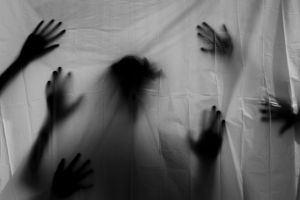 Semne care îţi spun că spiritul unui om mort se află la tine în casă