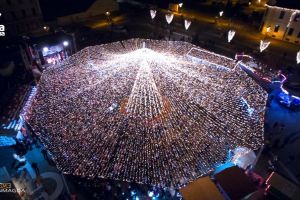 Parcul Sărbătorilor de Iarnă de la Alba Iulia se deschide în 9 decembrie: Patinoar şi brad cu cupulă de lumini în Piaţa Cetăţii
