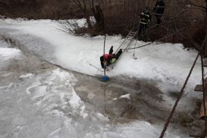 Explozii controlate pentru distrugerea unui zăpor de 1 km pe râul Rebra (VIDEO)