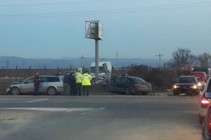 FOTO. Un nou accident pe şoseaua de centură a municipiului Alba Iulia, la intersecţia ”problemă” de la Drâmbar: Trei maşini implicate