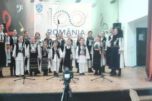 FOTO. Eveniment special în cadrul proiectului cultural ”Istorisiri în vreme de război”, desfăşurat la Vinerea – Cugir