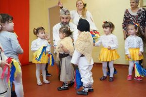 FOTO. De sărbătoarea Centenarului: ”La mulţi ani, România!” au spus şi „Prichindeii” din Cugir