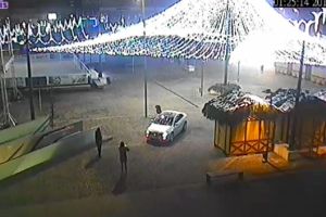 (Video) Ramnicu Vâlcea: A dat 400 de lei pe o poză cu maşina făcută în Scuarul Mircea cel Bătrân