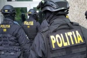 TRAFICANŢI DE DROGURI PRINŞI în FLAGRANT!