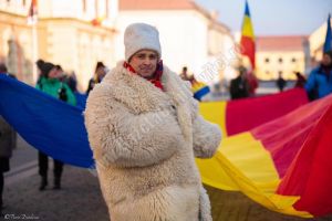 Povestea dâmboviţeanului care apare în pozele oficiale de Centenar ale primarului Alba Iuliei