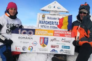 Doi deveni au sărbătorit Centenarul pe cel mai înalt vârf din Uganda