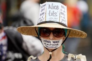 Creştinismul a murit! Trăiască noua RELIGIE a MINORITĂȚILOR!