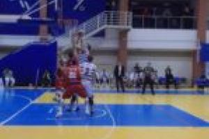 Înfrângere amară pentru echipa de baschet a SCM Timişoara. CSM Oradea a dominat timp de 36 de minute!