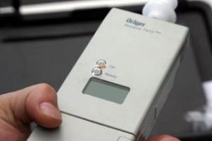 Inconştienţă pură! Un şofer cu alcoolemie record a fost prins la volan în trafic în toiul zilei