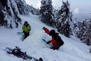 Modelul elveţian funcţionează în Bihor: Zeci de salvatori montani, instruiţi la centrul înfiinţat într-un program elveţiano-român (FOTO)