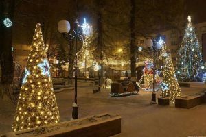 Câmpulungenii sunt invitaţi joi, în centrul municipiului, la aprinderea luminilor de sărbători