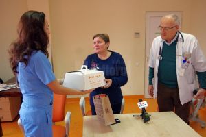 O femeie care face dializă de 25 de ani a fost sărbătorită, ieri, la Centrul de Dializă ...