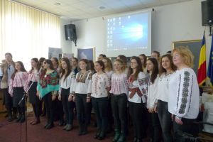 Momente artistice susţinute de elevi de la Colegiul „Mihai Eminescu” şi lansare de carte, ...