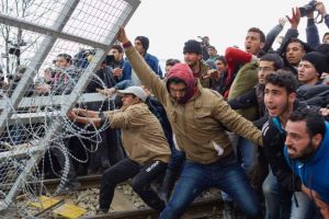 Marş împotriva colonizării României. Cine nu ajunge la marş poate semna petiţia online