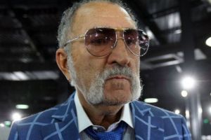 FOTO Ţiriac trăieşte ca un sultan: Imagini din casa miliardarului în care doar dormitorul are 100 de metri pătraţi