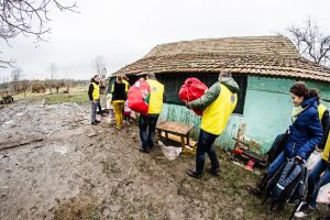 Caravana Lions Timişoara Bastion: rechizite, jucării şi haine pentru copii care trăiesc în sărăcie