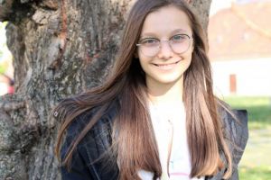 Ajutaţi tânăra dansatoare Oana Chirilă să îşi împlinească visul la Open Mic Night