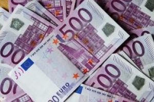 Euro scade la minimul ultimelor doua luni si jumatate