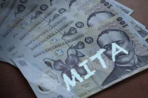 Medic de la Spital Militar prins când lua mită 500 de lei pentru o operaţie