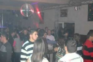 Patronul unei discoteci din Scorteni-Prahova s-a ales cu dosar penal dupa ce a pus muzica piratata de pe internet