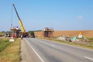 Circulaţie pe o singură bandă între Cheţani şi Luduş!